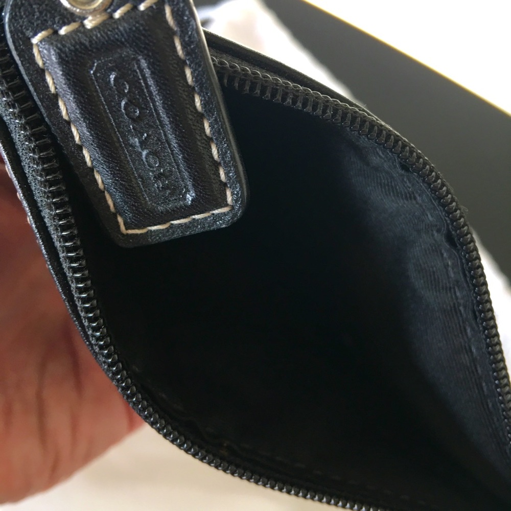 Vintage Coach Black Leather Wristlet (RARE) - Picture 8 of 14